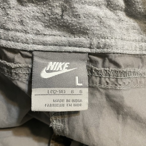 Nike Camo Capri Cargo Shorts Womens‎ Drawstring Casual Activewear Size Large - Picture 8 of 9